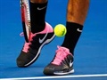 47) El correcto trabajo de pies en el deporte del tenis.