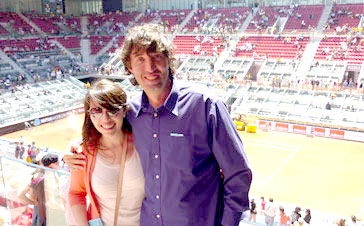 David Castelló con Alicia Juan, directora de Masía Tenis Club, en la Caja Mágica de Madrid.