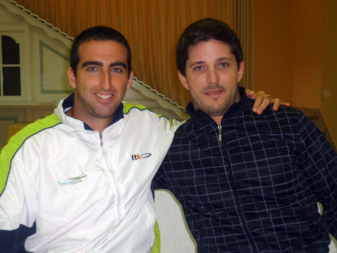 El tarraconense Ferrán Tortosa y el argentino Adriano Ariel Scornaienchi. Un gran porvenir en la enseñanza del tenis les aguarda.